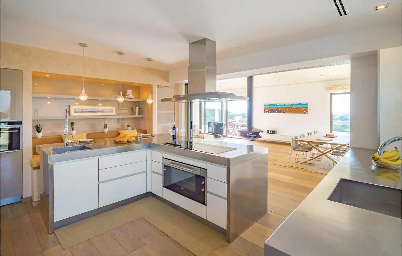 4 Bedroom Stunning Home In Moscari Tatil Evi