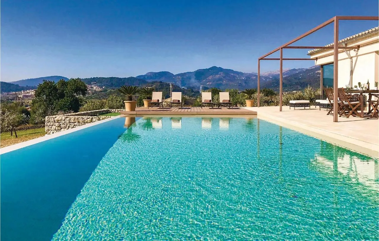 4 Bedroom Stunning Home In Moscari Tatil Evi